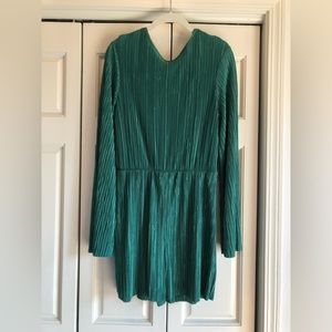 PrettyLittleThing romper emerald green with flared sleeve and lower back, 10 NWT